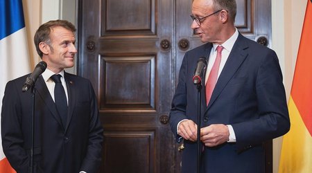 Макрон и Мерц поддержали евроинтеграцию Молдовы