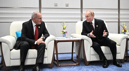 Путин встретился с Пашиняном в Китае
