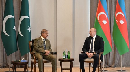 President Ilham Aliyev meets Pakistani PM in Tianjin
