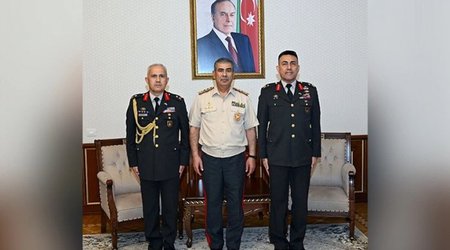 Министр обороны Азербайджана принял нового военного атташе Турции