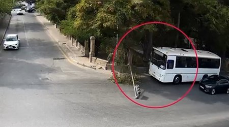 Sürücü diqqətsizliyi svetoforun yararsız vəziyyətə düşməsinə səbəb oldu