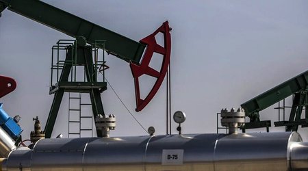 Azerbaijani oil price rises by about 2%