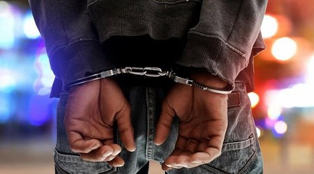 Пресечена попытка проноса ножа и мобильных телефонов в исправительное учреждение