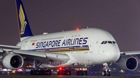 А380 Singapore Airlines совершил экстренную посадку в Баку
