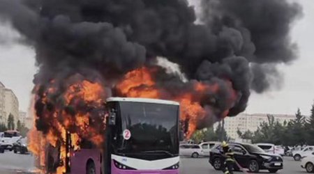 Sumqayıtda avtobus yanıb - Video