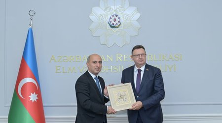 Эмин Амруллаев встретился с послом Беларуси