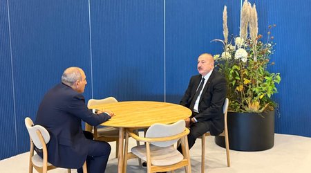 Алиев и Пашинян провели тёплую беседу в Душанбе