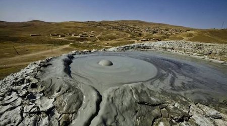 Azərbaycanda palçıq vulkanı püskürüb