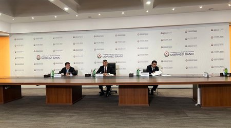 Azərbaycanda dollarlaşma aşağı düşüb