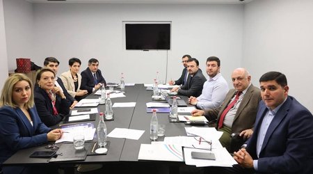 Azərbaycan və Ermənistan vətəndaş cəmiyyətləri nümayəndələrinin Yerevanda ikitərəfli dəyirmi masası baş tutub