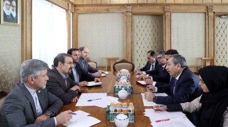 Халафов встретился с советником Пезешкиана