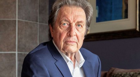 Отцу Илона Маска предложили российский паспорт