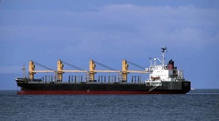 Танкер с российской нефтью дрейфует у берегов Индии из-за санкций — Reuters