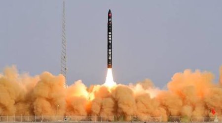 Китайские ракеты вывели на орбиту две группы экспериментальных спутников