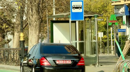 Bakının mərkəzində səfirlik avtomobili qaydaları pozub