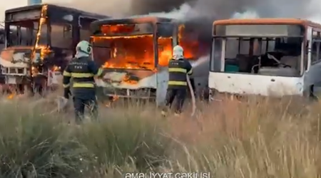 Abşeronda yararsız avtobuslar yanıb - Video
