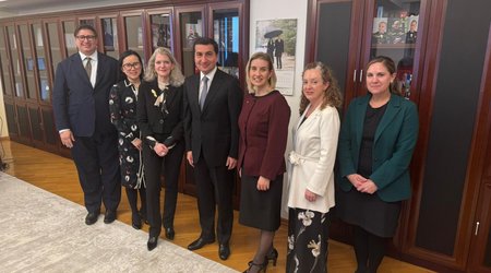 Hikmət Hacıyev və Alison Huker Azərbaycanla ABŞ arasında strateji tərəfdaşlığı müzakirə edib