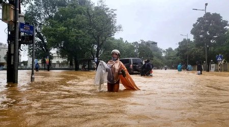 Во Вьетнаме из-за наводнений погибли по меньшей мере 90 человек