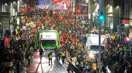 В Германии митинг против оппозиции перерос в столкновения с полицией