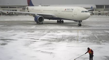 Snowstorm in the U.S. cancels hundreds of flights, delays thousands