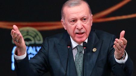 Macron calls Erdogan as Turkey pushes to revive Istanbul peace talks