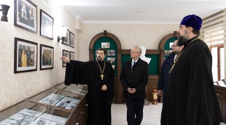 Заместитель Лаврова в кафедральном соборе в Баку