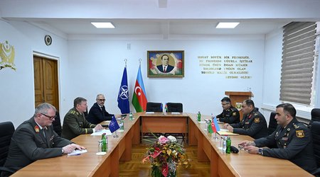 Азербайджанские военные встретились с представителями НАТО