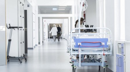 Дочь погибшей при пожаре в Баку Кенуль Велибейли переведена в палату