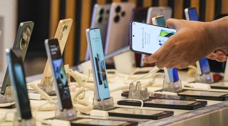 В Азербайджан импортировали более 1 млн смартфонов
