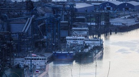 В Ростове-на-Дону из-за атаки БПЛА на грузовом судне погибли 2 члена экипажа
