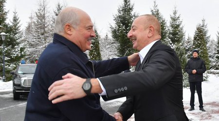 Lukaşenko İlham Əliyevi doğum günü münasibətilə təbrik edib