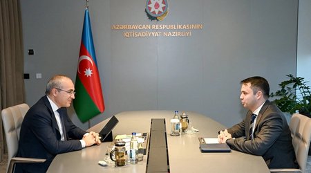 Mikayıl Cabbarov IV "Yüksəliş" müsabiqəsinin qalibləri ilə görüşüb