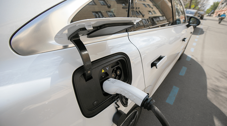 Aİ-də elektromobillərin satışı 44% artıb