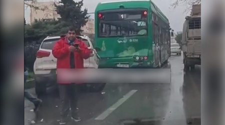 Bakıda marşrut avtobusları toqquşub, xəsarət alan var