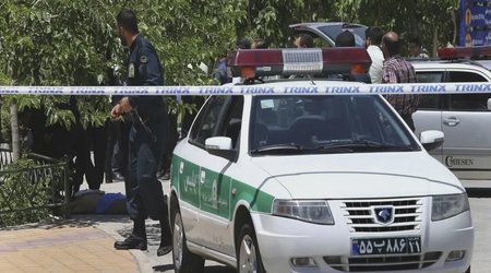 Həmədanda etirazçılar Qurani Kərimi yandıraraq məscidə hücum ediblər