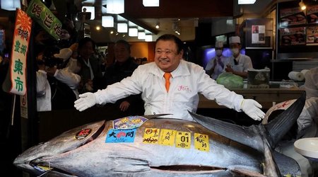 Giant bluefin tuna fetches record $3.2 million at Tokyo’s New Year auction