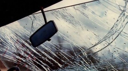 Salyanda mikroavtobus minik avtomobili ilə toqquşub, 9 nəfər xəsarət alıb