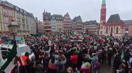Иранцы во Франкфурте взывают к шаху