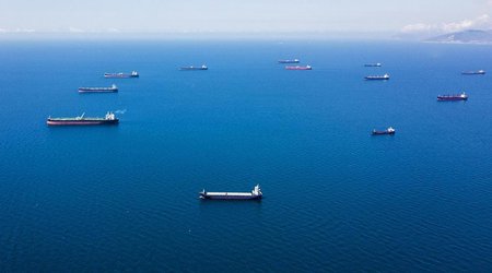 Двадцать пять танкеров с венесуэльской нефтью подняли флаг России