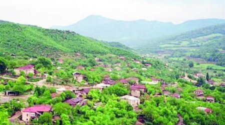 Ağdərənin Aşağı Oratağ kəndində 100 ev bərpa olunub