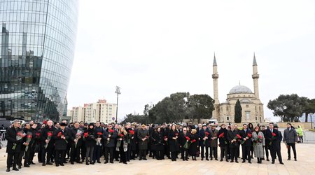 2 səfir Şəhidlər Xiyabanını ziyarət etməyib
