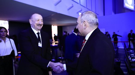 Əliyev və Paşinyan Davosda bir araya gəldi