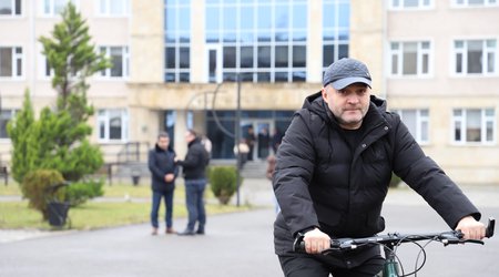 Nazir LDU tələbələrinə velosiped hədiyyə edib - Fotolar