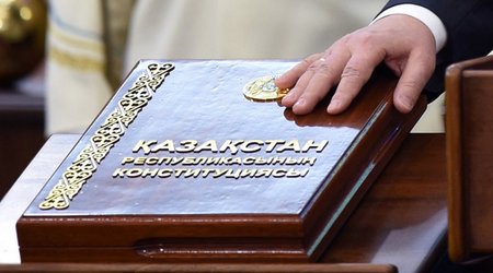 В Конституции Казахстана пропишут право президента уйти в отставку