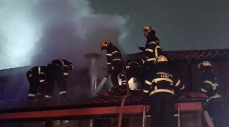 Bakıda restoran yanıb