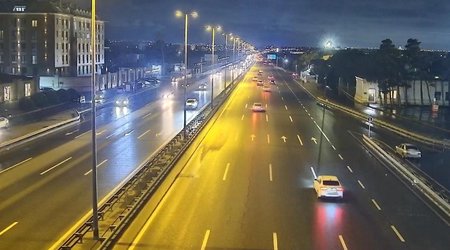 В Баку на ряде магистралей из-за непогоды снижен скоростной режим