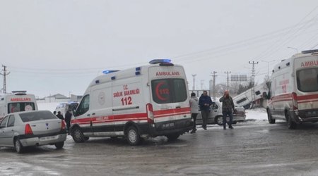 Türkiyədə avtobus aşıb, 16 nəfər xəsarət alıb
