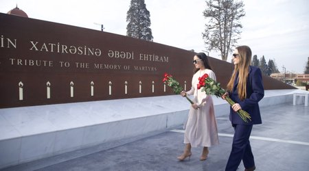 Leyla və Alena Əliyevalar Gəncə Memorial Kompleksini və Milli Qəhrəman Natiq Qasımovun ailəsini ziyarət ediblər