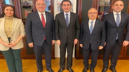 Hikmət Hacıyev Mehmet Samsarla görüşüb