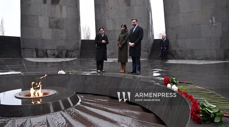 Vens İrəvanda erməni soyqırımı qurbanlarının xatirə memorialını ziyarət edib